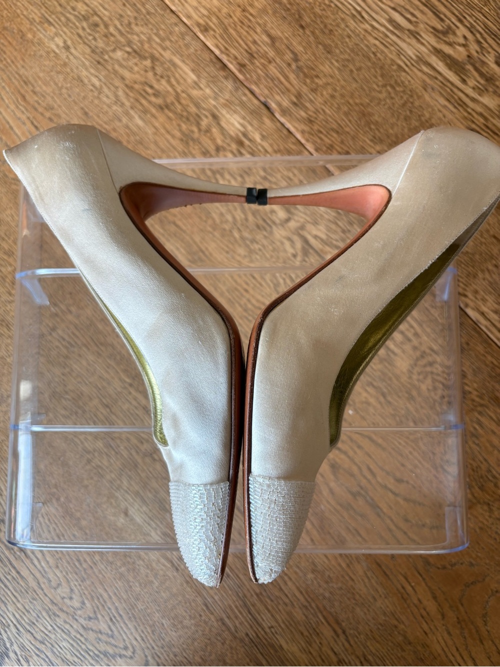 CHANEL Vintage Cream Satin Pointed Toe Pumps with Textured Cap Size 39 EU/8.5 US - Picture 13 of 16